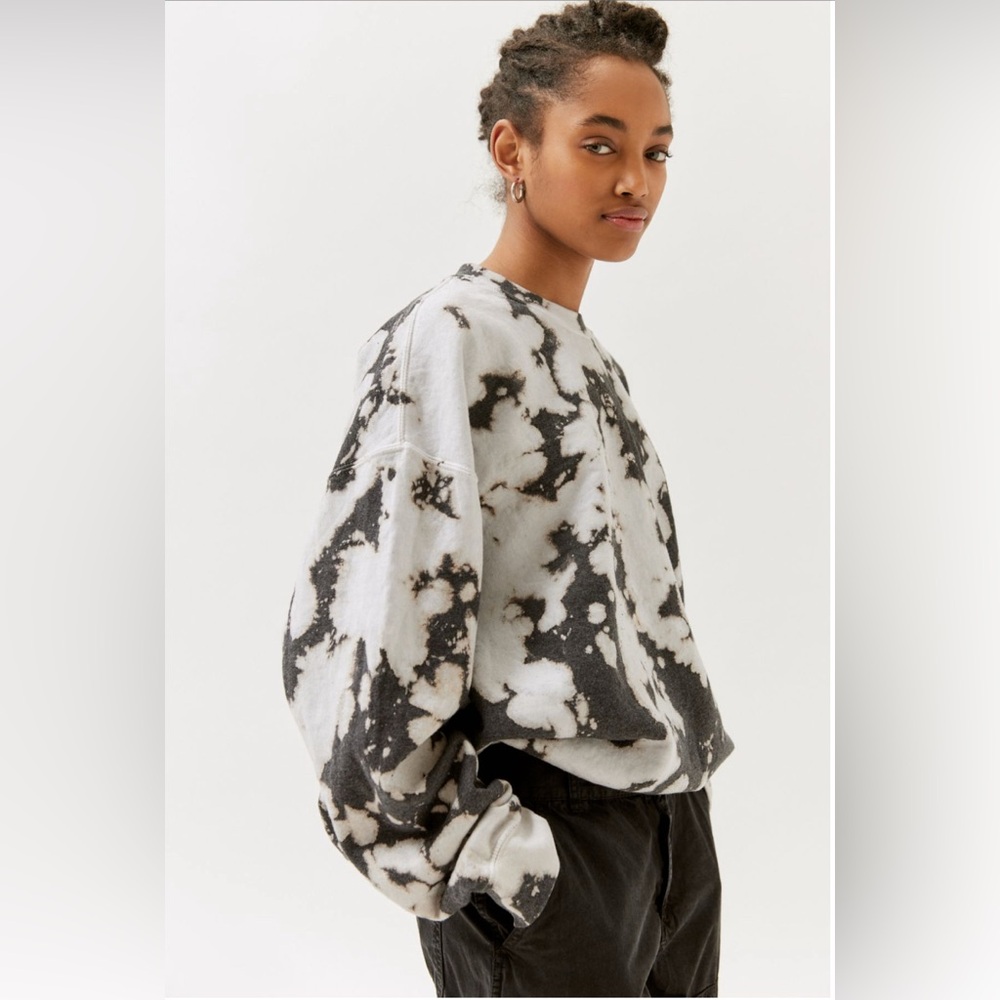 Urban Renewal Remade Monochrome Tie-Dye
Crew Neck Sweatshirt